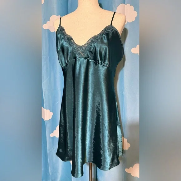 2 vintage slips. Fuschia and forest green. Lacy, embroidery on pink- L - Picture 5 of 11